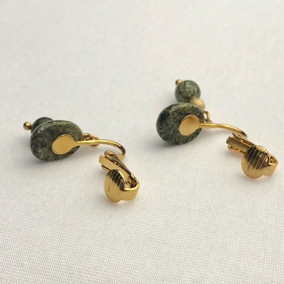 🐷 Green Marbled Stone Clip Ons - Picture 3 of 6